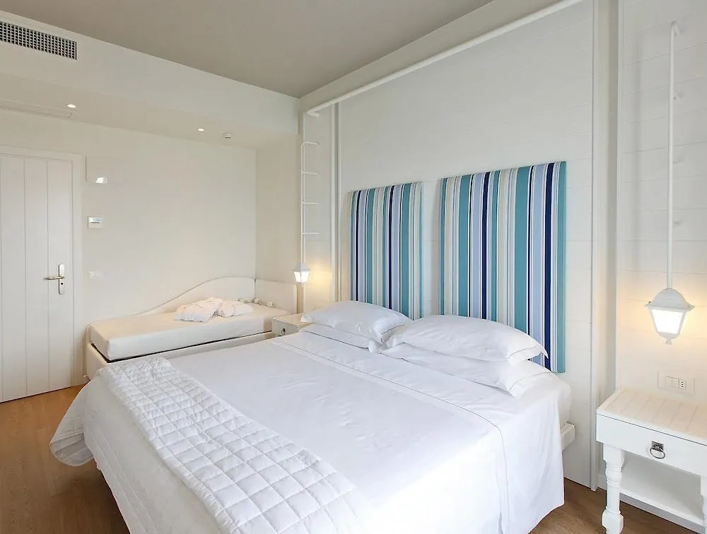Luxor Beach Boutique Hotel Cattolica 4*,